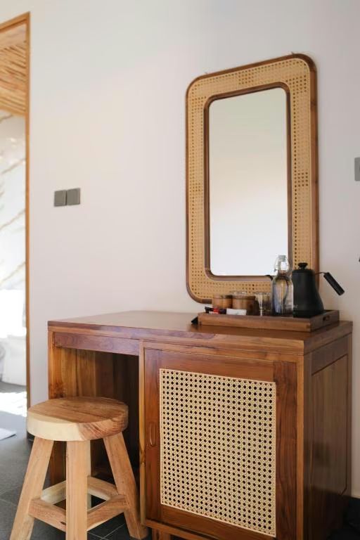 Private bungalow: vanity