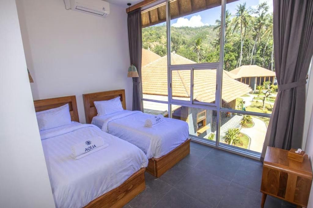Villa bedroom with two single beds